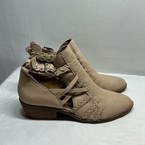 Lucky Brand Forbas Pointed Toe Ankle Shoe, 10